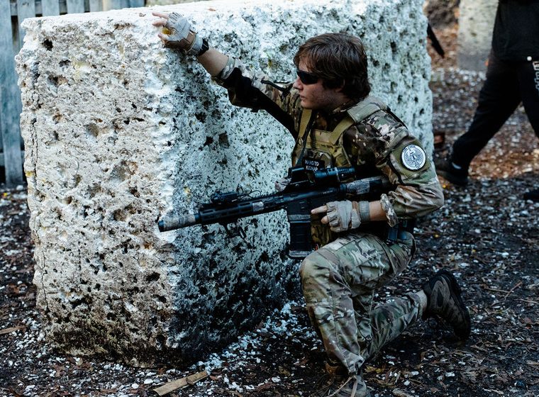 Moving up behind hard cover on the battlefield
